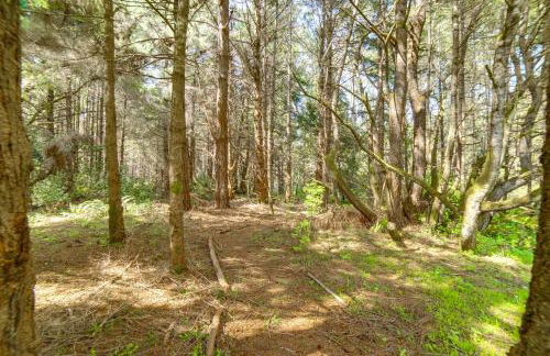 Hot Tub, 1 Mi to Beach 12-Acre Fort Bragg Cabin! - Foto 26