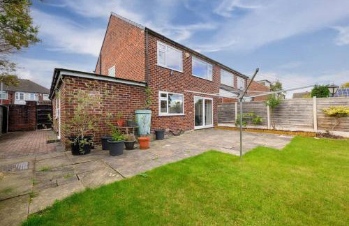 City SuperHost Lovely 3 bed Wythenshawe Home - Foto 16