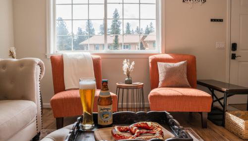 Luxe Bavarian Retreat - in Town with Hot Tub - Foto 3