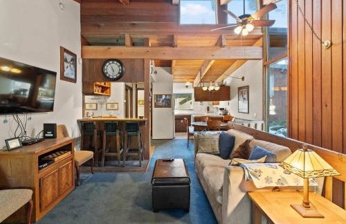 2BR Overlooks Shared Pool Near Gondola & Village - Foto 15