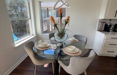 Luxury Lakefront 4BR - Corporate & Extended Stay Friendly - Foto 70