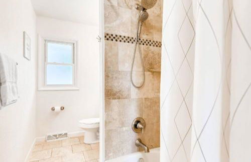 Family Retreat! By Denver + Hot Tub, Sleeps 10! - Foto 65