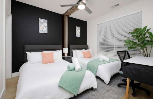 Downtown SA 2BR for 9 Pool Gym Free Parking Near River Walk - Photo 9