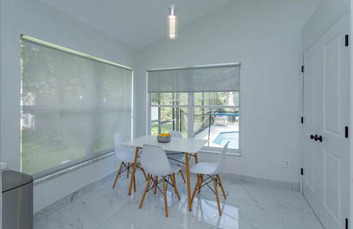 Lovely 4 Bed Oasis In the mix of everything - Photo 13