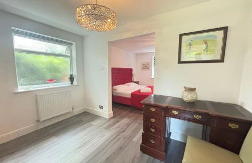 2BR Comfortable Spacious Furnished Property with Parking - Foto 29