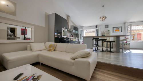 Black & White - Photo 4