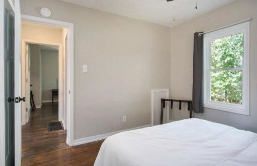 Gorgeous Notre Dame Get Away Comfy Beds WiFi Coffee Games - Foto 17