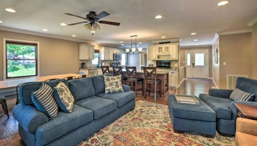 Lakefront Rest-Ashored Home with Private Dock! - Foto 4