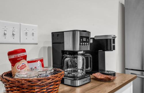 Peaceful Lake Lure Cabin, Hot Tub, Huge Screened Porch, Private Beach - Foto 7