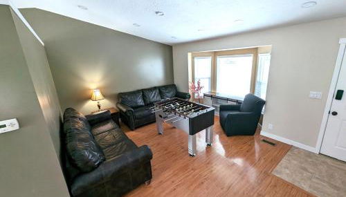 Cute Spacious Home - Photo 3, Game Room