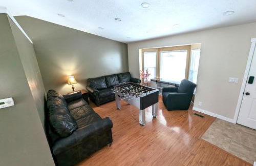 Cute Spacious Home - Photo 3