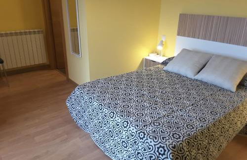 Duplex con terraza y vistas a la montaña internet aire acondicionado frente a piscinas públicas - Foto 15