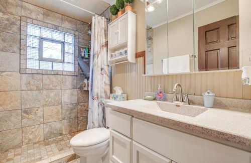 Hayward Home with Private Deck, Fire Pit and Kayak! - Foto 10