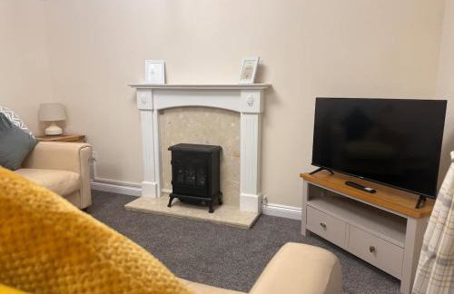 Ivy House - 3-Bed, Sleeps 4, Parking, WiFi, Contractors - Foto 15