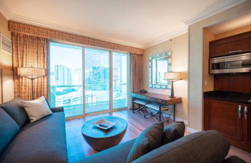 No Resort Fee Strip View Balcony+ Valet Parking - Foto 3