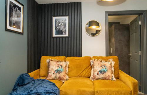 Free Parking New Modern Gem in Harrow - Photo 31