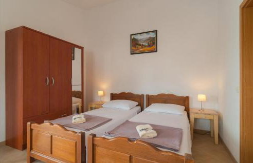 Gorgeous Apartment In Supetar-Splitska - Photo 18