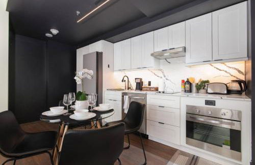 Sleek 2BR On Rvrwalk Gym Parking Near Conv Ctr - Foto 58