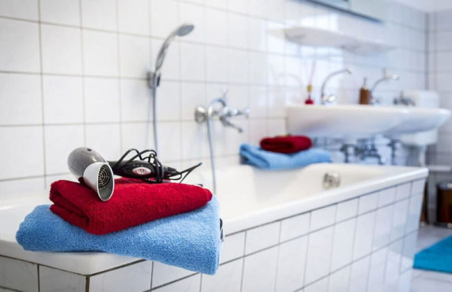 Courtyard View - Manor by the Lake - Photo 11