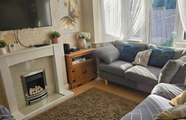 ENTIRE HOUSE- Near Common Wealth Games PERRY BARR - Foto 1