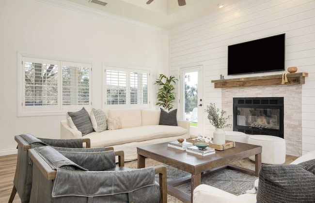 The Riesling Retreat by Avantstay Estate w/ Pool, Hottub, Putting Green & Pickle Ball Court! - Photo 13