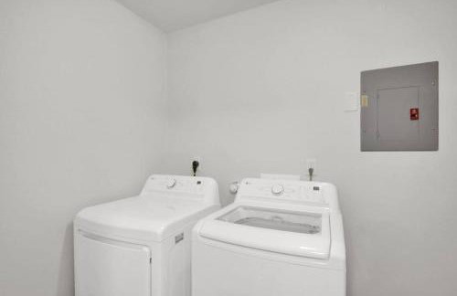 Peppercorn Orange - Locally Run! - Photo 10