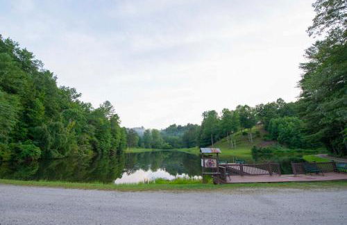 Hot Tub, Fire Pit and Lake Access! Almond Cabin - Foto 44