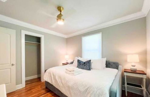 Pet-Friendly 4BR Family Home with Fenced Yard - Foto 29