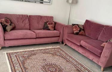 3 Bedroom House with a Private Garden - Foto 1