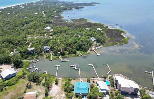 Spacious house- Deep Water Dock Pool Golf Cart Rental available - Foto 66