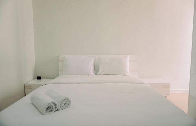 Comfort 1Br With Working Room At Daan Mogot City Apartment - Foto 3