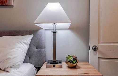 Dauphin District Darling #3-Downtown, Restaurants - Photo 27