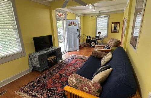 Unique Eastport Bungalow w Yard - Foto 13