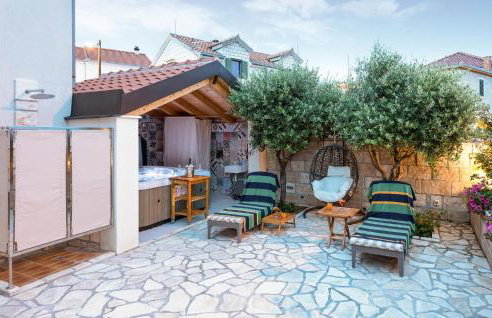 4 Bedroom Beautiful Home In Mravinci - Photo 2