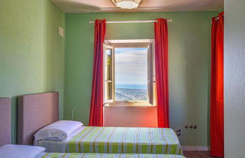 5 Bedroom Amazing Home In Fabbiano - Foto 6