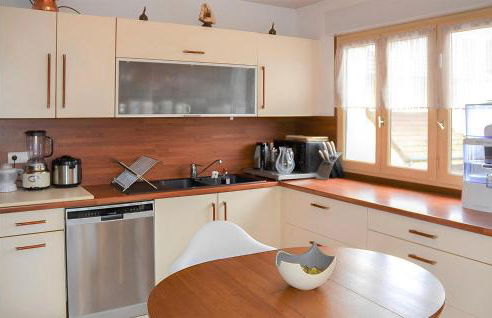 3 Bedroom Awesome Apartment In Autun - Foto 5