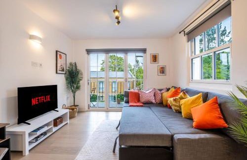 Stylish 2BR Apartment With Balcony Next To Station - Foto 6