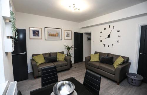 Cheerful 4-bedroom home in Sheffield - Photo 14