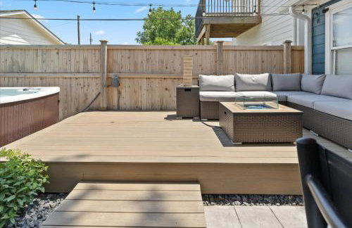 Farm House DT Indy with Pool Table - Photo 5