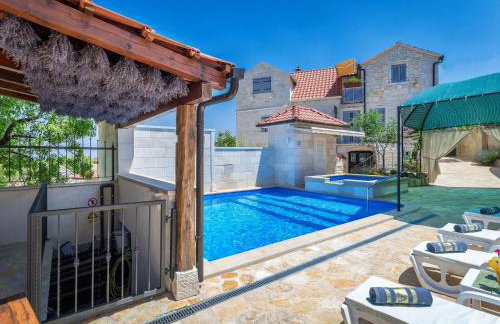 Holiday home krika -Three Bedroom Home with heated Pool and Jacuzzi - Foto 68