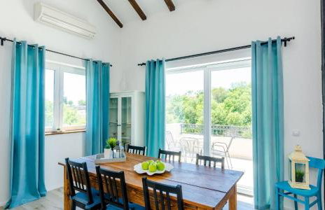 Villa Majkovica - 4 Bedroom Villa with Private Pool & En-Suite Bathrooms & Parking - Photo 17