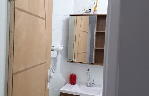 Cond Renata IV - Apto 02 dorm - 150mts Praia com Wi-fi 500Gb gratuito - Foto 44