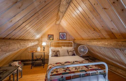 Quiet Log Cabin • Gazebo • Near River & Trails - Foto 15