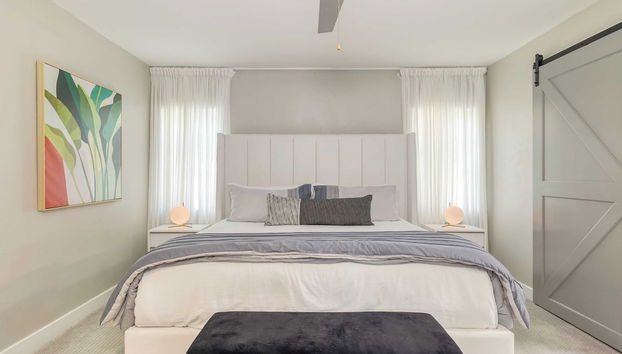 Backyard Pool, Puttinggreen, Playground Modern 5bdr White Agate by Avantstay - Photo 2, Chambre