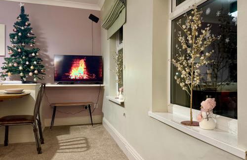 The Lily•Central Beeston•Private Apartment•SmartTV•Free Wi-Fi•Tram• - Photo 14