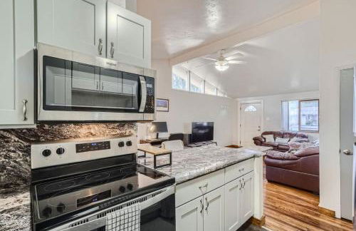 Vaulted Ceilings, Natural Light Apt near Olde Town - Foto 24