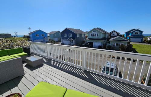 Sunkissed 3BR beach getaway - dog-friendly fenced yard, firepit, glimpse ocean views, near beach access, sleeps 8 - Foto 25