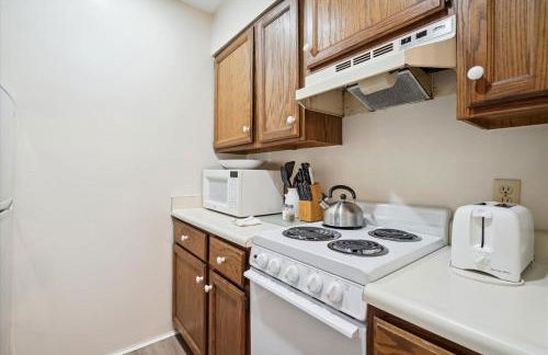 Cedarbrook Two Queen Bed Standard Hotel Room with outdoor heated pool 102 - Foto 12