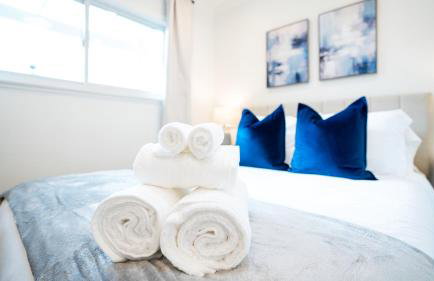 Grand Lux 4BR Prime Location & Serene Yard - Foto 4