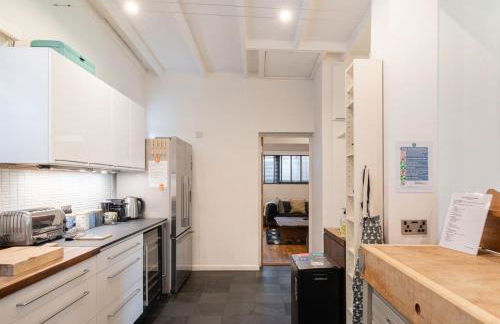 Stunning 6 Bedroom with Swimming Pool & Sauna! - Foto 15